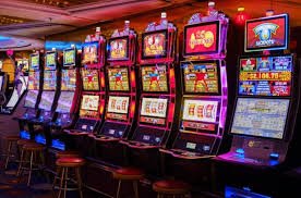 Visual permainan live casino dengan dealer profesional dalam suasana yang elegan dan eksklusif